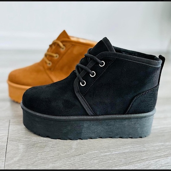 ☃️BOGO50%☃️ 🆕🖤GLAZE: BLACK Lace Up Platform Booties SIZE 9 - Picture 1 of 9